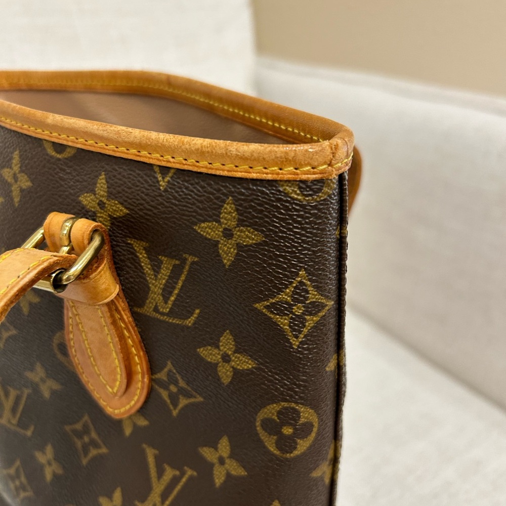 Louis Vuitton Monogram Petit Bucket 23 - Picture 5 of 16